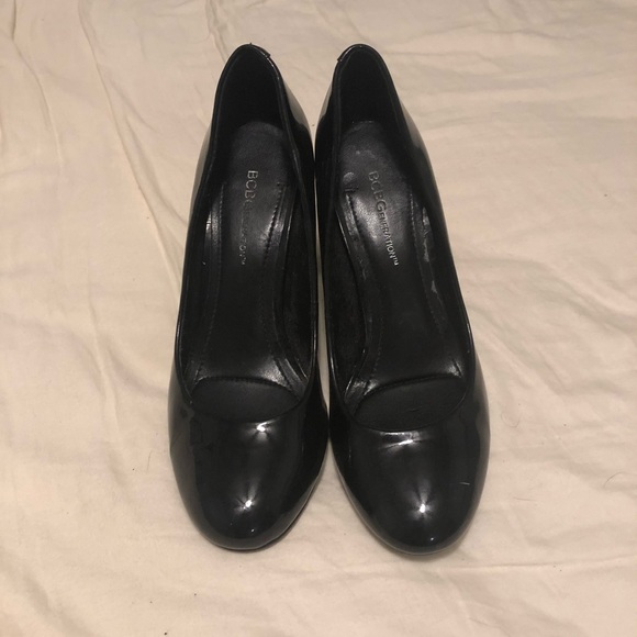 Black closed toe high heels. - Picture 3 of 8